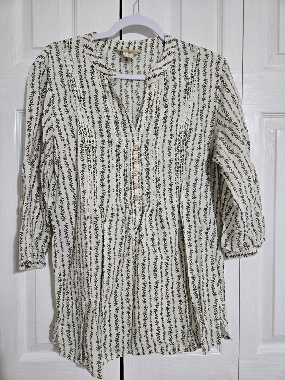 Natural Selections Large Women's Partial Button Up Top